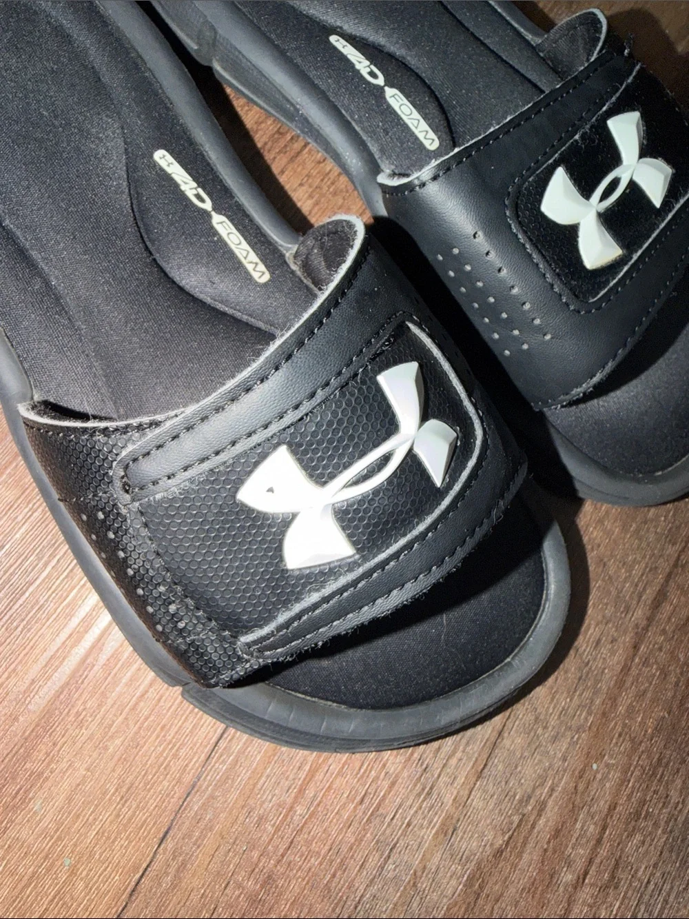 Under Armour 4d Foam Slides size 2Y Black and White